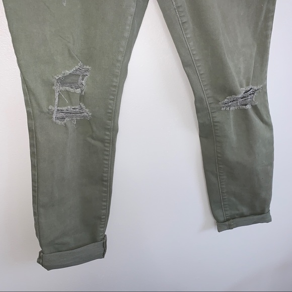 Distressed Mid Rise Jeans - Picture 4 of 10